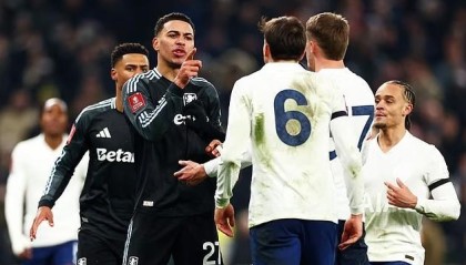 九游娱乐官网-埃梅里：对手有时为了限制罗杰斯，动作已经接近黄牌甚至红牌