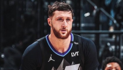 九游登录入口-努尔基奇砍16分18板10助，与卡尔-马龙和基里连科齐名爵士队史