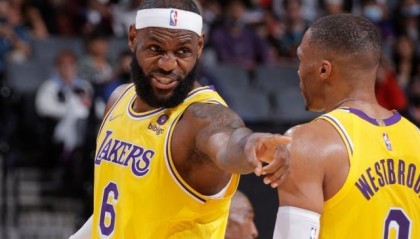 九游登录入口-湖人打造全新进攻体系！季前赛防守倒数第一